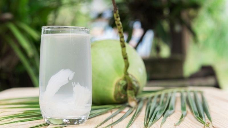 Nước dừa bao nhiêu calo? Uống nước dừa có giảm cân không?