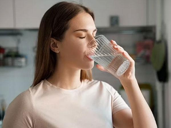 Sai lầm khi uống nước khiến cơ thể 'gặp nạn'