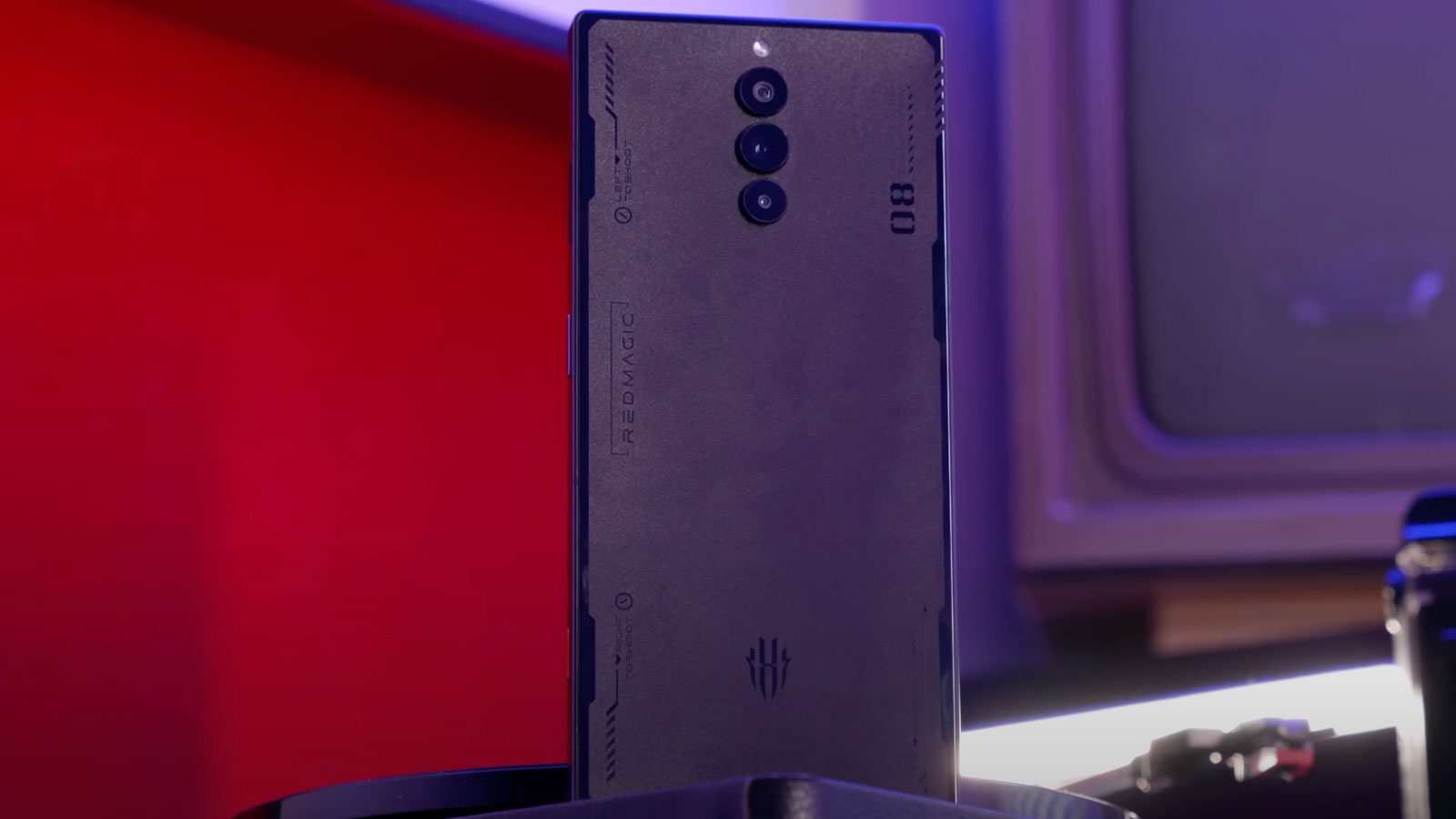 Trên tay ZTE nubia Red Magic 8 Pro Plus: Snapdragon 8 Gen 2 mạnh mẽ nhất, thiết kế độc đáo