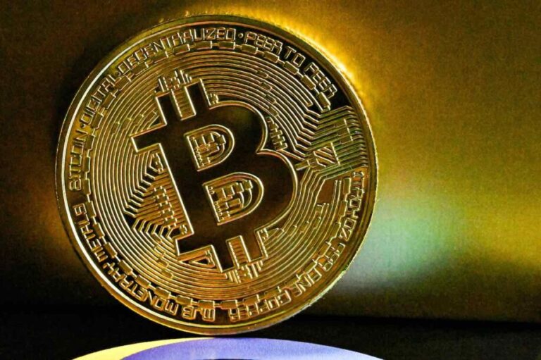 Thị trường bất ngờ phục hồi, Bitcoin tăng mạnh mẽ trên 41.000 USD