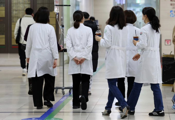 Thực trạng bệnh nhân Hàn Quốc hiện nay khi bác sĩ đình công: Bà bầu phải 'hoãn' sinh con, bệnh nhân ung thư không được hóa trị