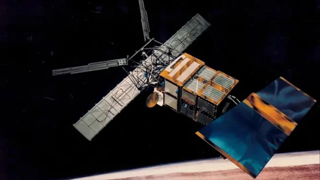 Vệ tinh nặng 2,3 tấn của ESA rơi tự do xuống Thái Bình Dương và bốc cháy