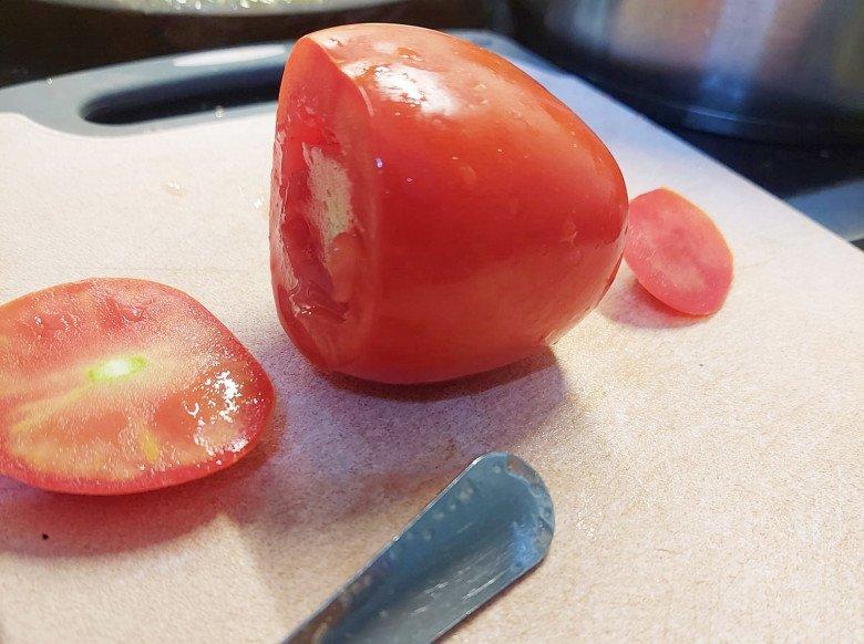 Cách làm cà chua nhồi thịt sốt chua ngọt mềm, ngon, thơm cho ngày ẩm ướt - 1