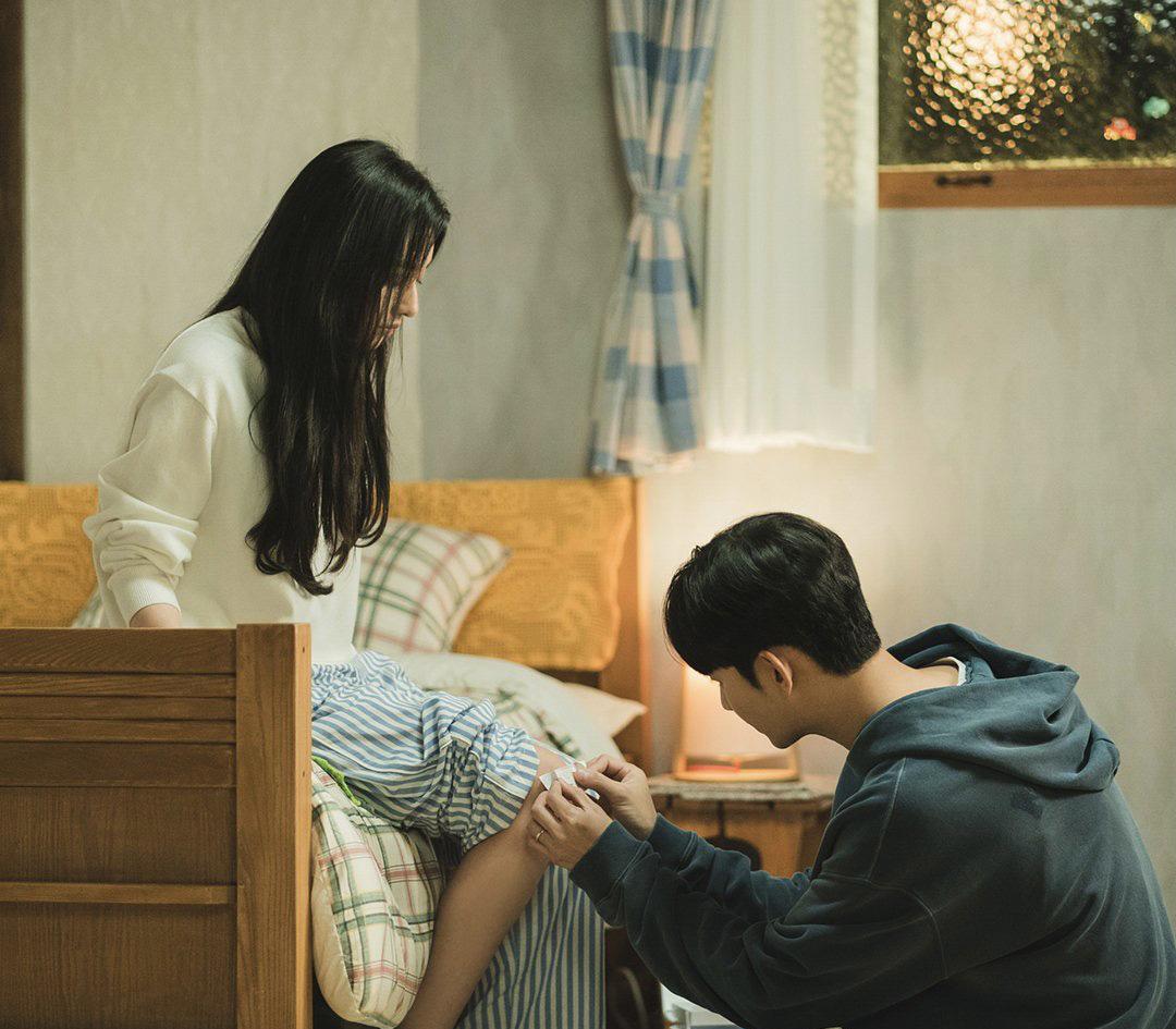 Kim Soo Hyun và Kim Ji Won lại yêu nhau từ đầu ở tập 5 Nữ hoàng nước mắt- Ảnh 1.