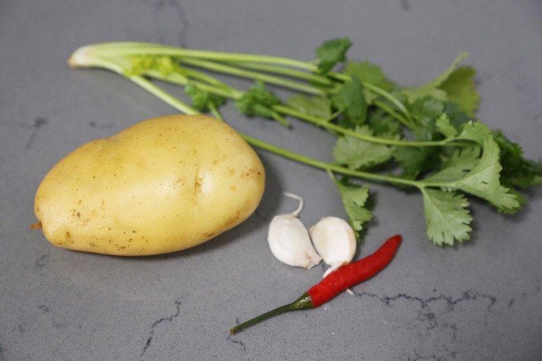 Xào khoai tây, thêm bước này đảm bảo khoai không bị nát mà ngon, miếng nào cũng tốt cho sức khỏe - 1